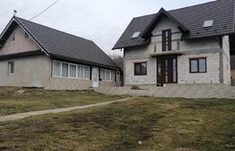 Case de vânzare + teren aferent - în Cristești 