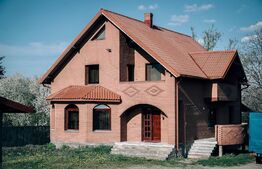 Casa individuala si hala, zona centrala, Radauti