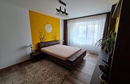 Apartament 4 camere, decomandat, 100 mp, etaj intermediar, zona Zamca 