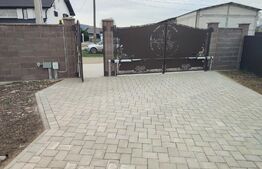 Casa individuala 4 camere, 200 mp, zona Horodnic