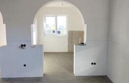 Casa duplex de 84 mp si 300 mp teren in zona Tisauti, la semifinisat sau finisat