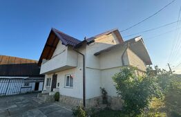 Casa, teren 1400mp, zona Radauti