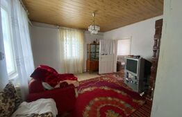 Casa si spatiu magazin, in Padureni, Siret 