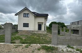 Casa individuala, 220 mp utili, 1400 mp teren ,Radauti