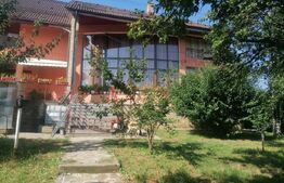 Casa cu arhitectura deosebita, iaz, panouri solare, 370mp, zona Adancata