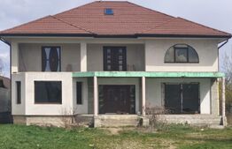 Casa individuala semifinisata, 2000mp teren, zona centrala Radauti