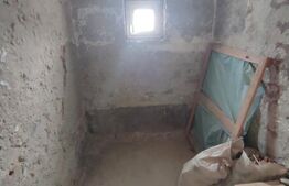 Apartament 4 camere la rosu Radauti