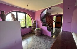 Casa , 330 mp si 1300mp teren, zona Plopeni