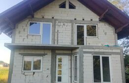 Casa la rosu + teren 2000mp, Siret