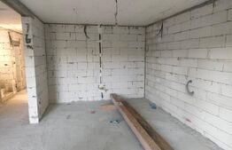 Casa la rosu + teren 2000mp, Siret