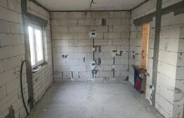 Casa la rosu + teren 2000mp, Siret