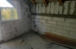 Casa la rosu + teren 2000mp, Siret