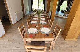 Afacere la cheie!! Pensiune 8 camere, 2 apartamente, zona Marginea-Sucevita