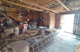 Casă individuala ,2500 mp teren,  în Putna