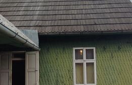 Casă individuala ,2500 mp teren,  în Putna