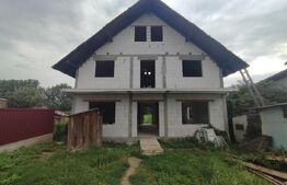 Casa la rosu, 1700 mp teren, Radauti