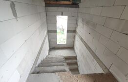 Casa la rosu, 1700 mp teren, Radauti