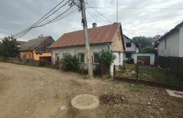 Casa la rosu, 1700 mp teren, Radauti