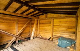 Casa batraneasca si doua casute ingropate, investitie, zona Cacica