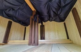 Casa batraneasca si doua casute ingropate, investitie, zona Cacica