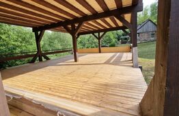 Casa batraneasca si doua casute ingropate, investitie, zona Cacica