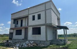 Casa individuala , la rosu, Radauti