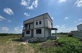 Casa individuala , la rosu, Radauti