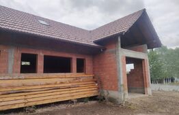 Casa la rosu, 350 mp utili, zona Marginea