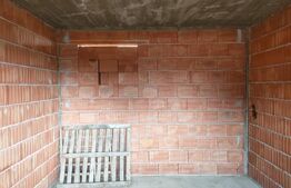 Casa la rosu, 350 mp utili, zona Marginea