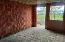 Casa la rosu, 350 mp utili, zona Marginea