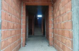 Casa la rosu, 350 mp utili, zona Marginea