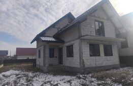 Casa semifinisata, 4 camere, 170mp, 500mp teren, Radauti