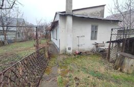 Casă Central în Radauți, teren 1500 mp