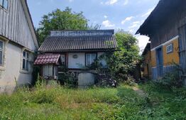 Casa batraneasca, Costana