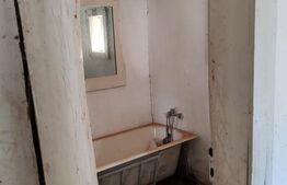 Casa batraneasca, Costana