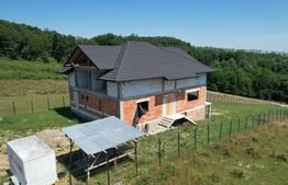 Pensiune la rosu, 370mp, Ciprian Porumbescu