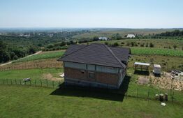 Pensiune la rosu, 370mp, Ciprian Porumbescu