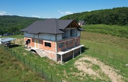 Pensiune la rosu, 370mp, Ciprian Porumbescu