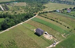 Pensiune la rosu, 370mp, Ciprian Porumbescu