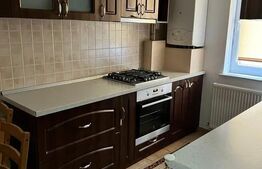 Apartament 3 camere, decomandat, etaj intermediar, zona Zamca