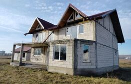 Casa si garaj la roșu în Costâna, Todirești, Suceava