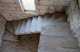 Casa si garaj la roșu în Costâna, Todirești, Suceava