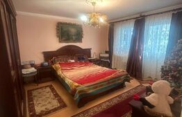 Apartament 3 camere, decomandat, etaj intermediar, zona Zamca