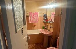 Apartament 3 camere, decomandat, etaj intermediar, zona Zamca