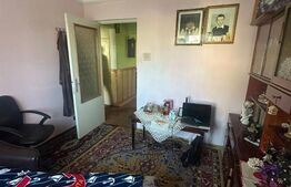 Apartament 3 camere, decomandat, etaj intermediar, zona Zamca