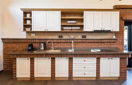 Pensiune modernă de vânzare în Voroneț – 8 camere, construită în 2023