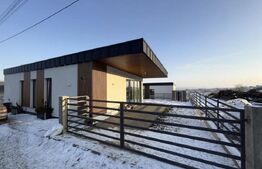 Case la preț de apartament, ,, posibilitate de rate, zona Moara