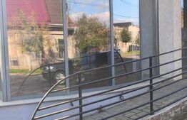 Cladire cu 3 spatii comerciale individuale, zona centrala, Radauti