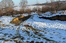 Teren partial intravilan 1914 mp, extravilan 7186 mp, in loc.Udesti