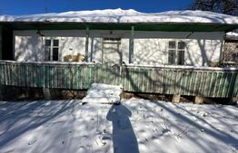 Casa batraneasca , teren 1000 mp, zona Călinești